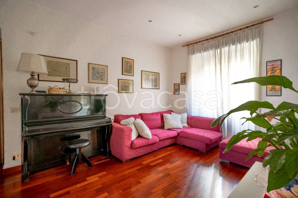 Appartamento in vendita a Roma via Fara Sabina, 1