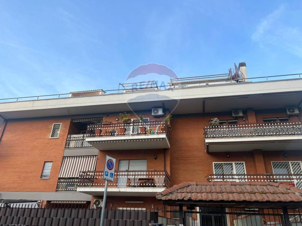 Appartamento in vendita a Roma via Campomorone