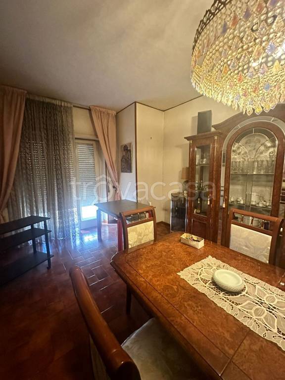 Appartamento in affitto a Roma via Alberobello, 60