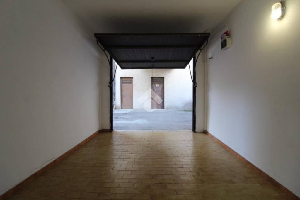 Garage in affitto a Brindisi viale Belgio, 12