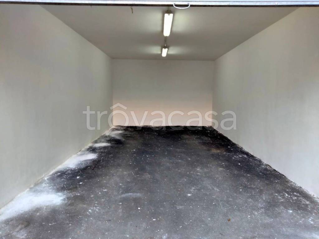 Garage in vendita a Castello di Cisterna
