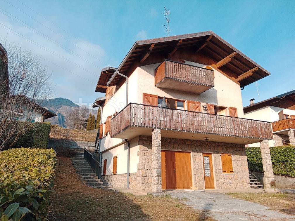 Villa Bifamiliare in vendita a Castione della Presolana via Borgaiolo