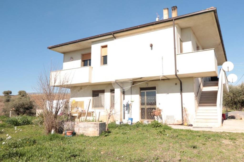 Villa Bifamiliare in vendita a Città Sant'Angelo via Sorripe, 73