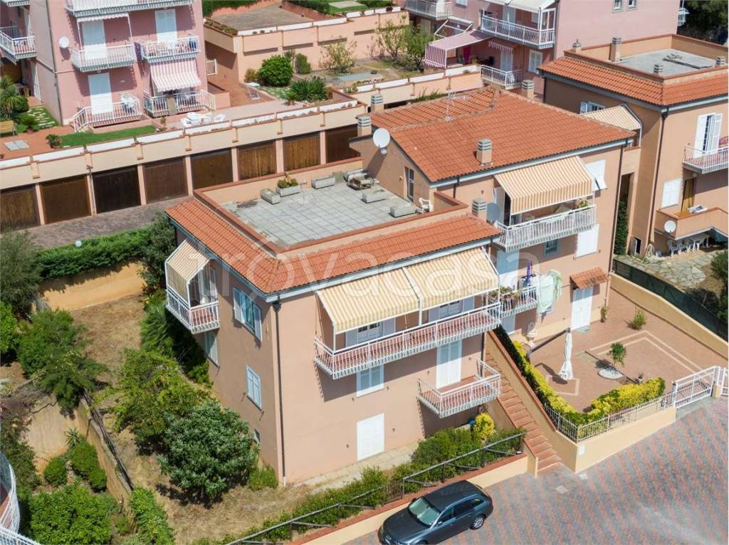 Appartamento in vendita ad Albenga via Donatello