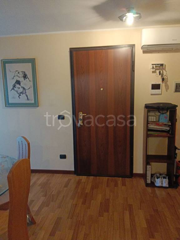 Appartamento in in vendita da privato a Bareggio via Isonzo, 30