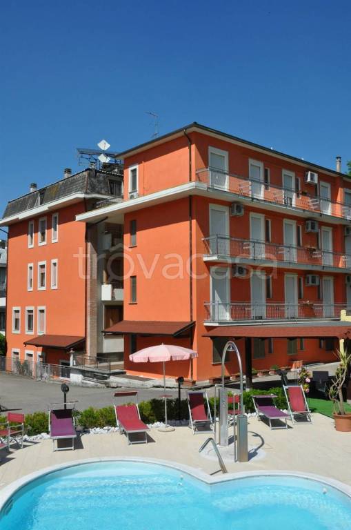 Hotel in vendita a Salsomaggiore Terme viale gandolfi, 3