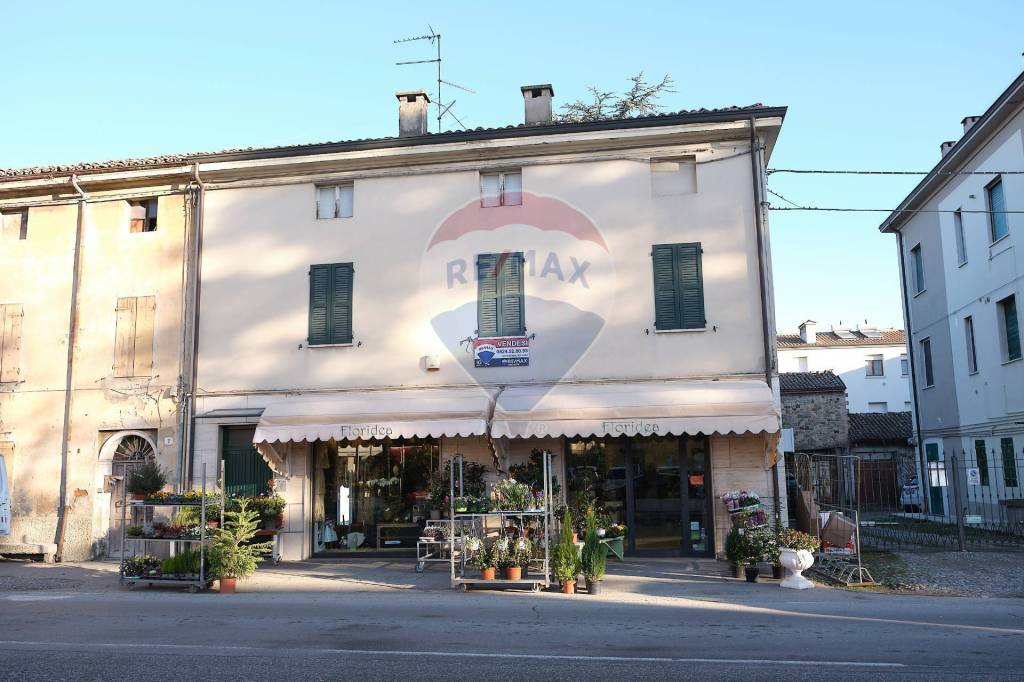 Appartamento in vendita a Montechiarugolo via Giuseppe Garibaldi, 6