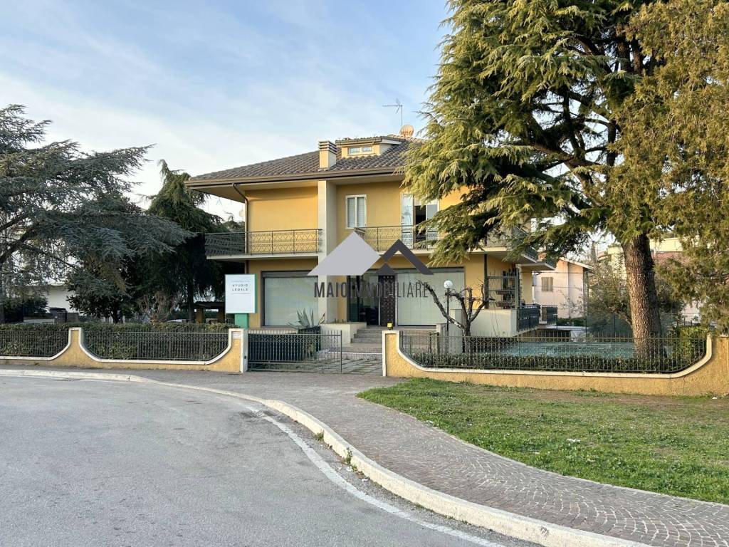 Villa Bifamiliare in vendita a Gabicce Mare via Guglielmo Marconi, 2