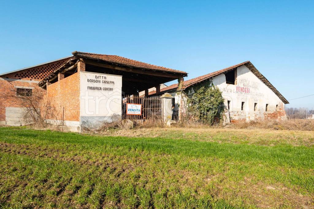 Capannone Industriale in vendita a Saluzzo regione Paracollo 26, Saluzzo