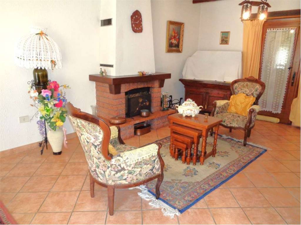 Casa Indipendente in vendita a Pieve di Teco via De Filippi, 57