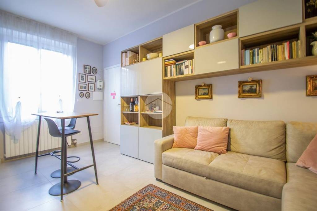 Appartamento in vendita a Garbagnate Milanese via Cesare Battisti, 32