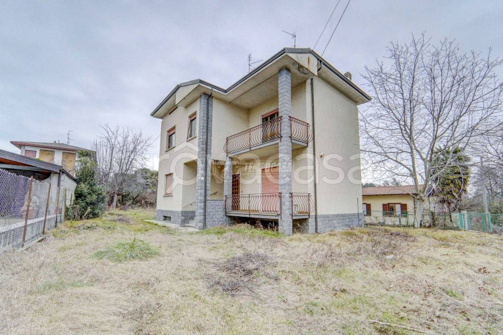 Villa Bifamiliare in vendita a Caronno Varesino via Campolungo