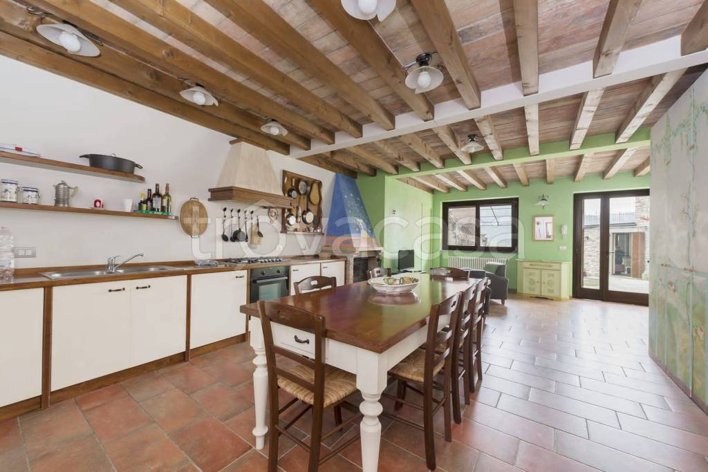 Casa Indipendente in vendita ad Alta Val Tidone via Vittorio Emanuele, 10
