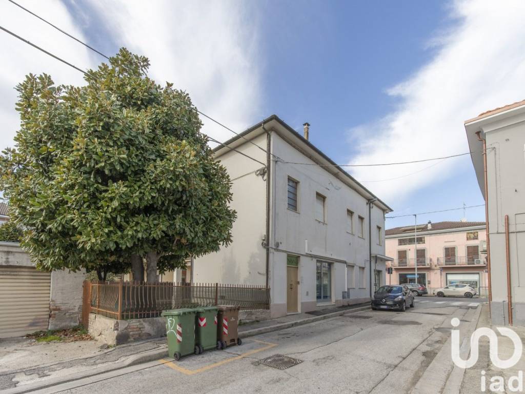 Casa Indipendente in vendita a Civitanova Marche via ariosto, 5
