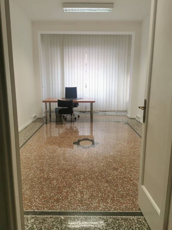 Ufficio in in affitto da privato a Roma via Padova, 53