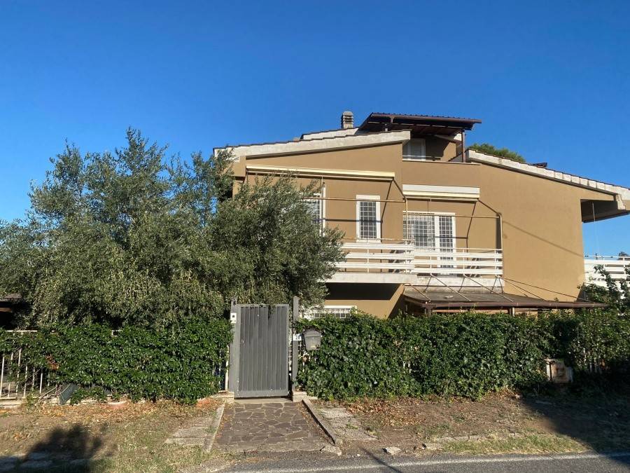 Villa Bifamiliare in vendita a Cerveteri via Guido d'Arezzo