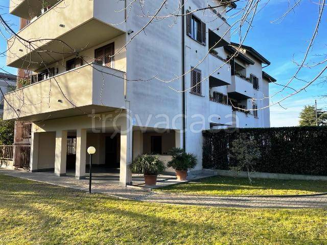 Appartamento in vendita a Monza via Gondar