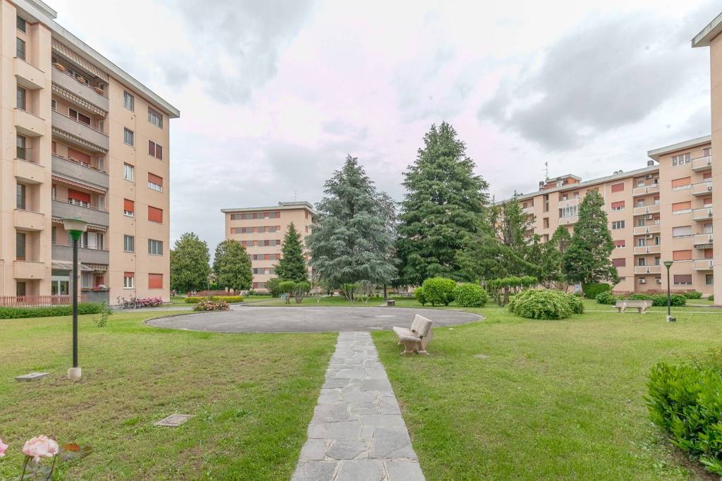 Appartamento in vendita a Bollate via Eugenio Villoresi