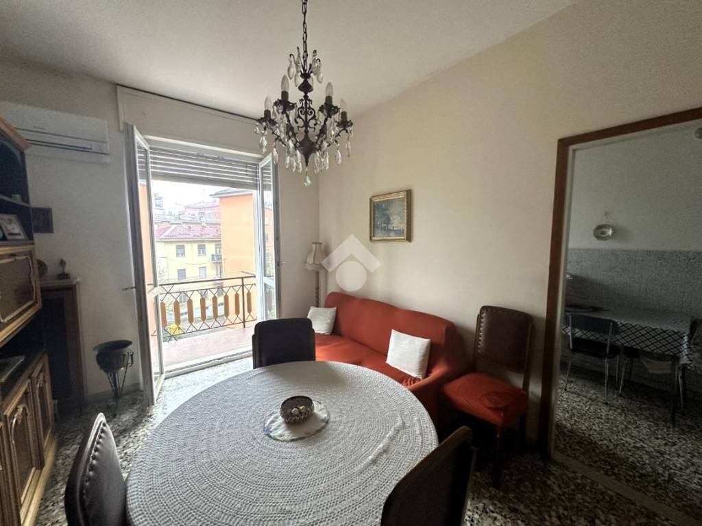 Appartamento in vendita a Pavia via alzaia, 63