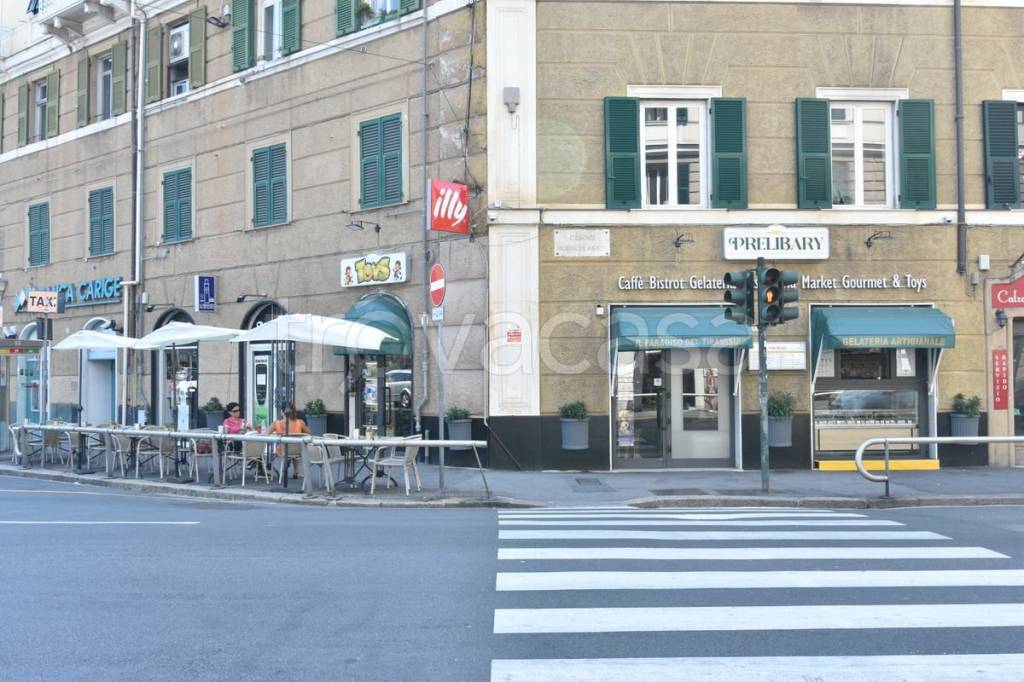 Bar in vendita a Genova piazza Tommaseo
