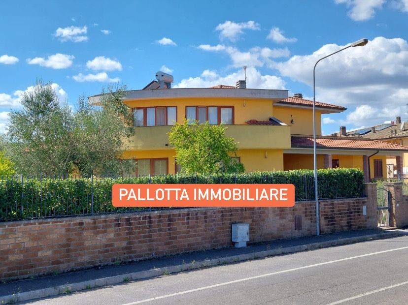 Villa Bifamiliare in vendita a Capodimonte viale Sant'Antonio