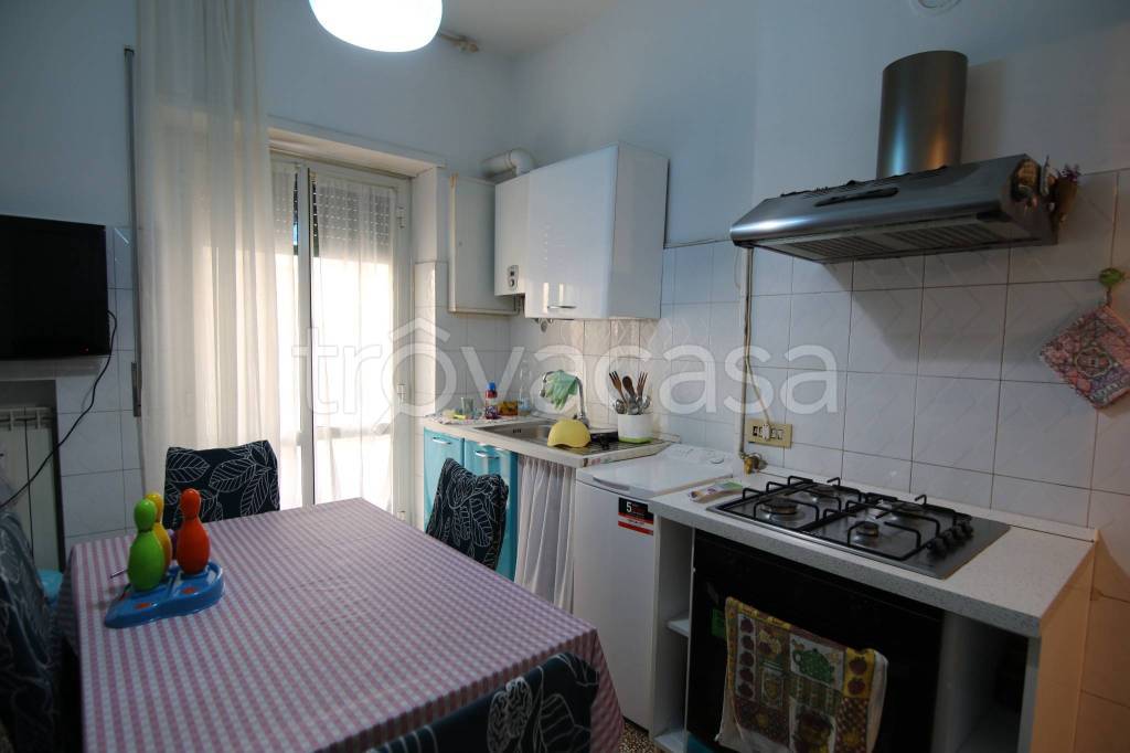 Appartamento in vendita a Genova via Giuseppe Bertuccioni, 22