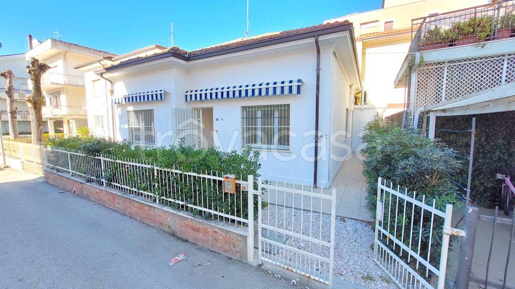 Villa in vendita a Riccione viale Tito Speri, 6