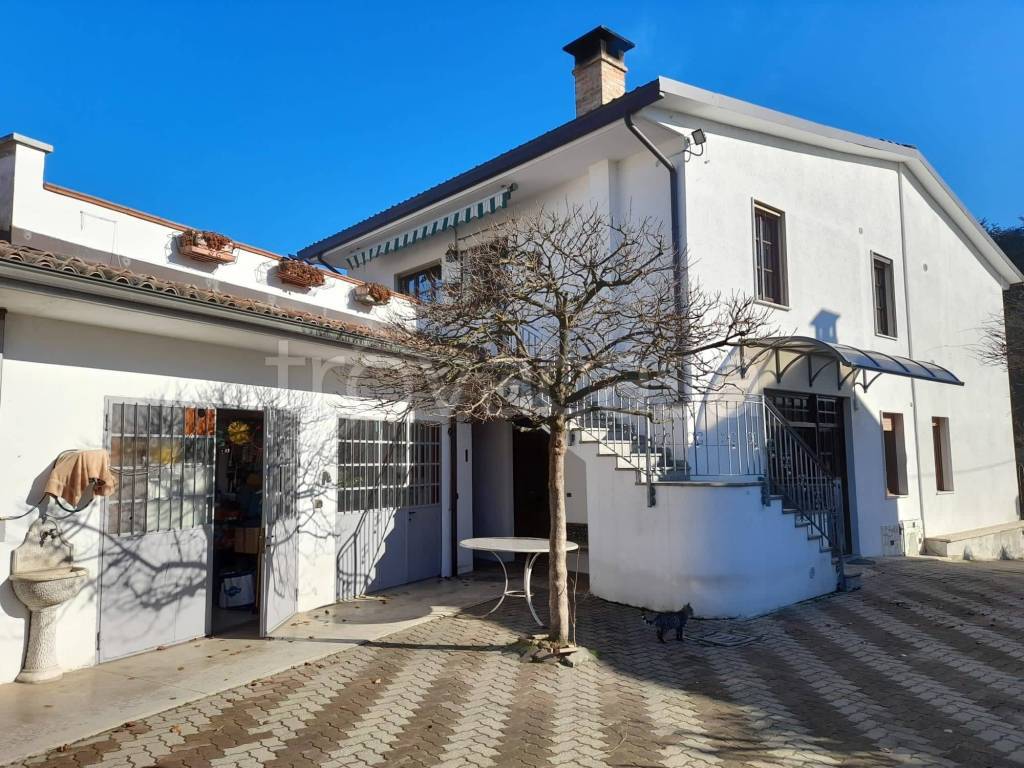Villa Bifamiliare in in vendita da privato a Garlasco via Madonna della Bozzola