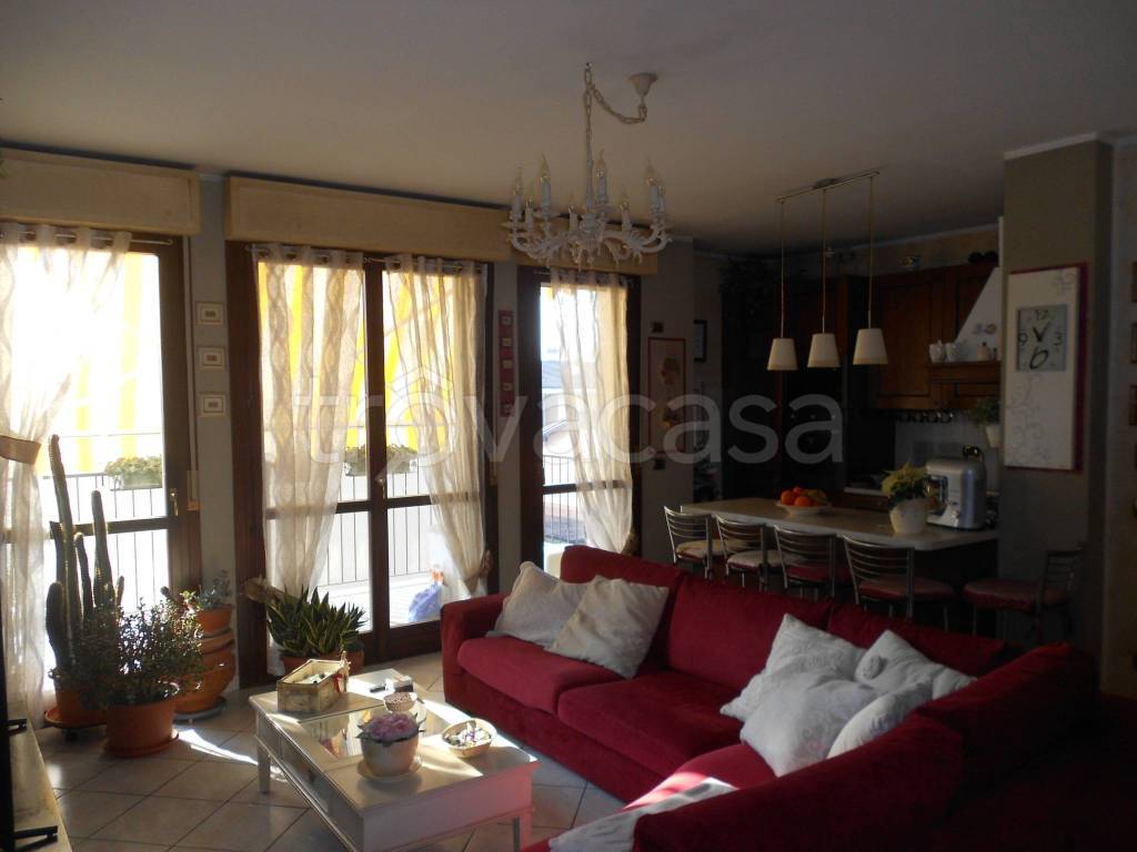 Appartamento in vendita a Pandino via Nicolò Greco