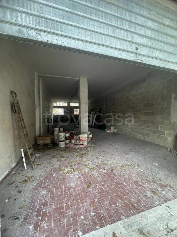 Garage in vendita a Castel di Lama via Salaria, 88D