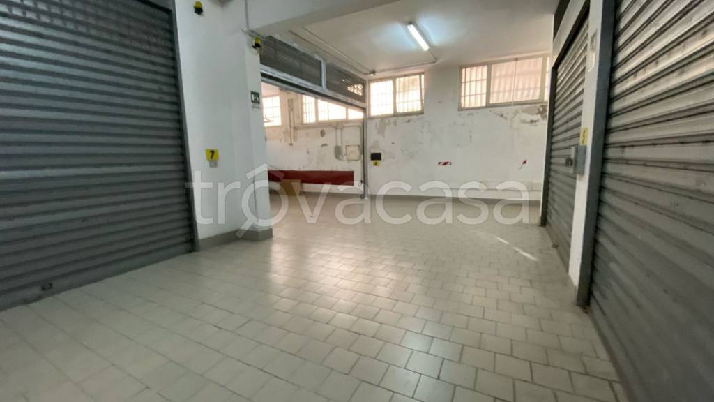Garage in vendita a Torre del Greco via Molise, 22