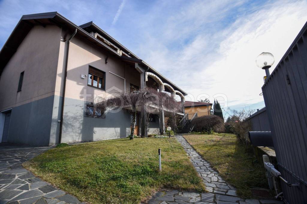 Villa Bifamiliare in vendita a Como via Gabriele d'Annunzio