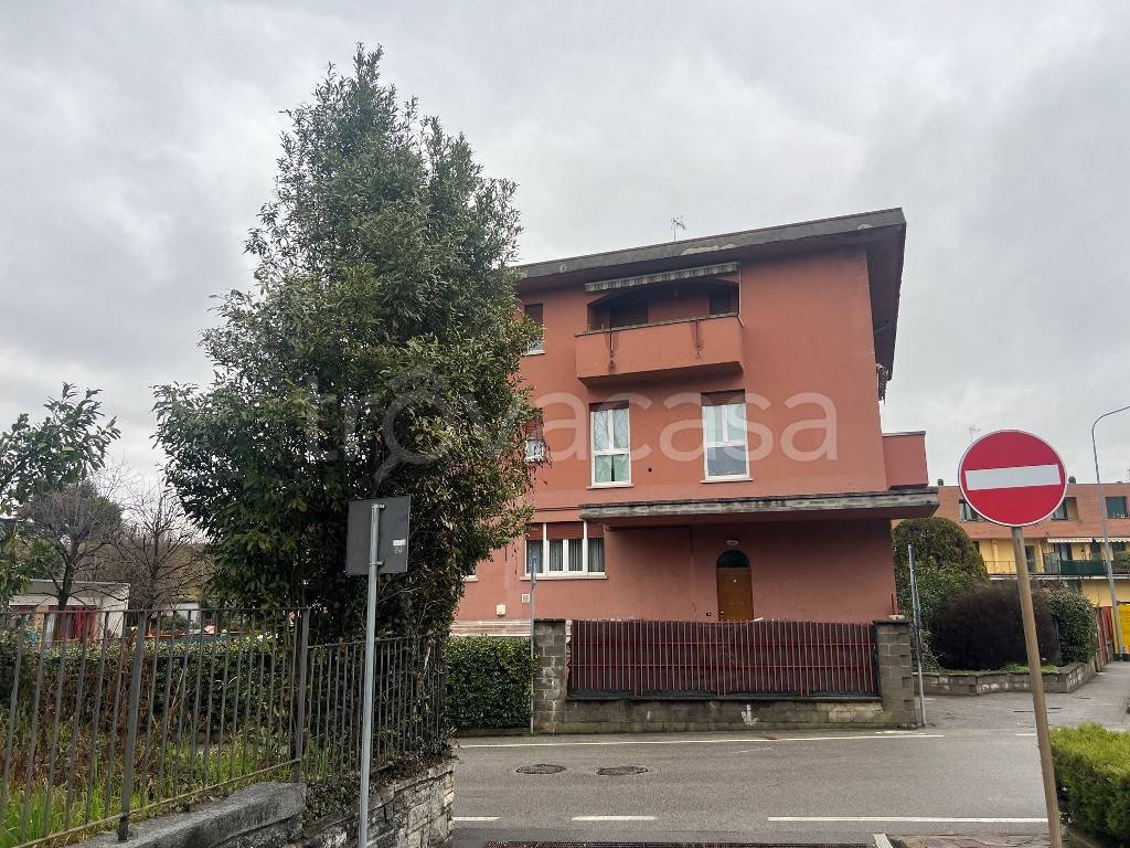 Appartamento in vendita ad Anzano del Parco via Ortelli, 1