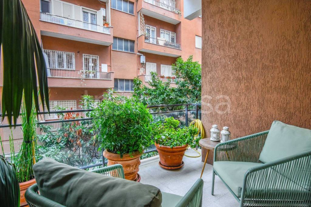Appartamento in vendita a Roma via Ugo De Carolis