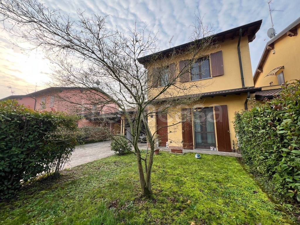 Villa a Schiera in vendita a Castelverde via Primo Levi