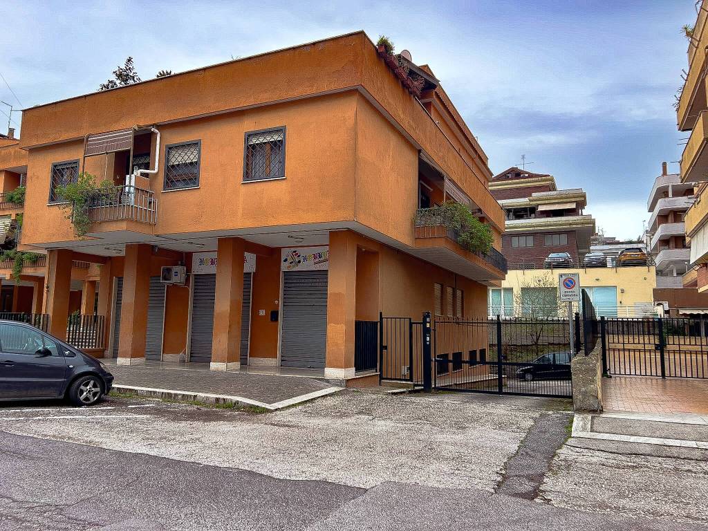 Loft in vendita a Pomezia viale Dante Alighieri