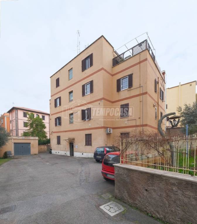 Appartamento in vendita a Roma via Gelasio II 15