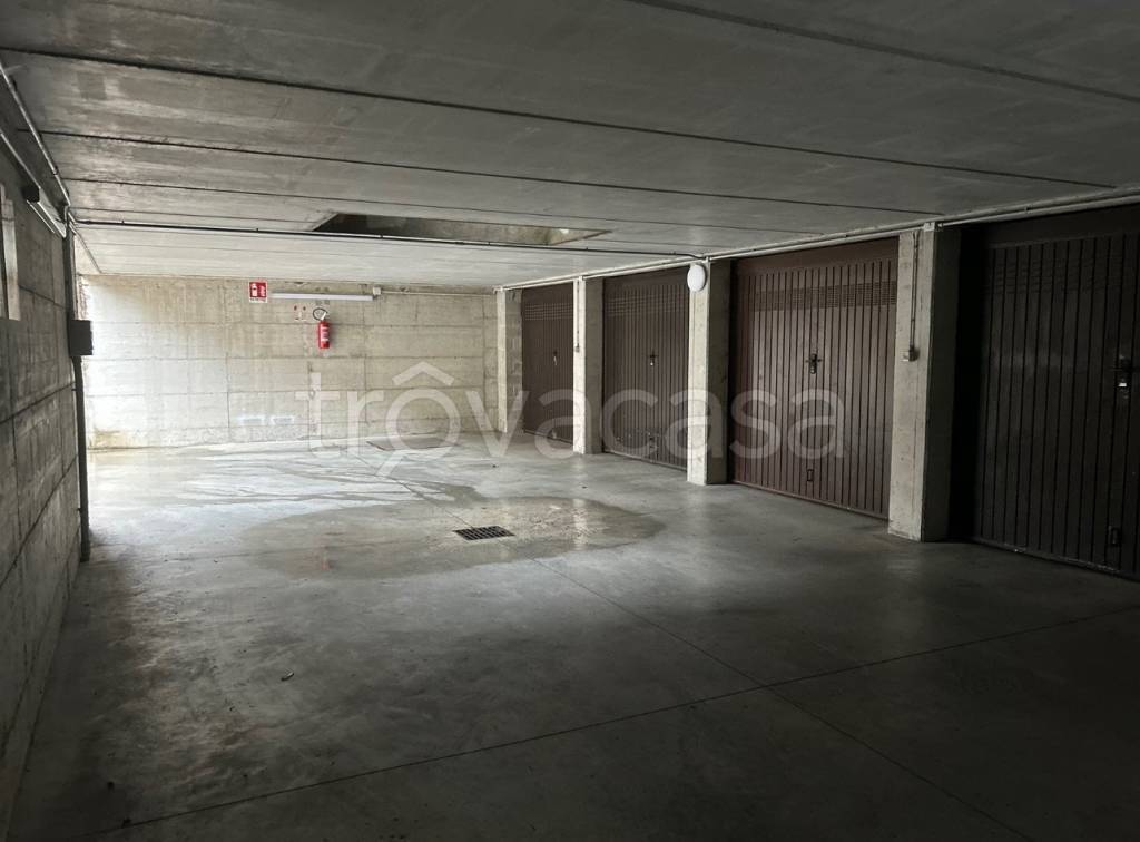 Garage in vendita a Caslino d'Erba via Camillo Benso di Cavour, 23