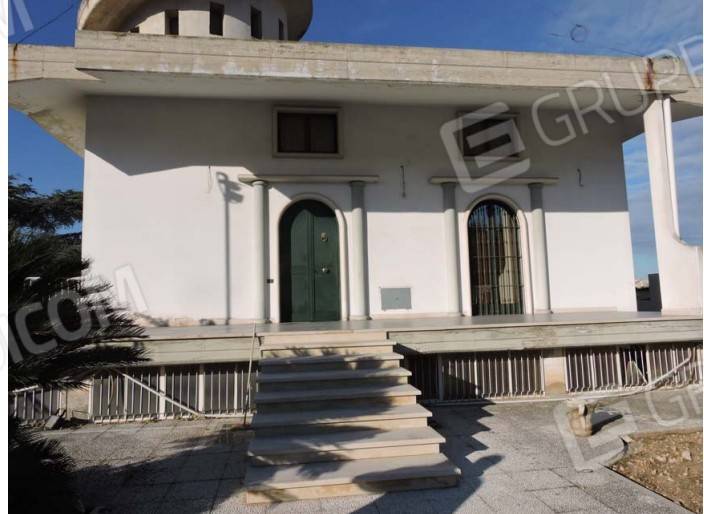 Villa a Schiera all'asta a Bari viale Gennaro trisorio-liuzzi, 99