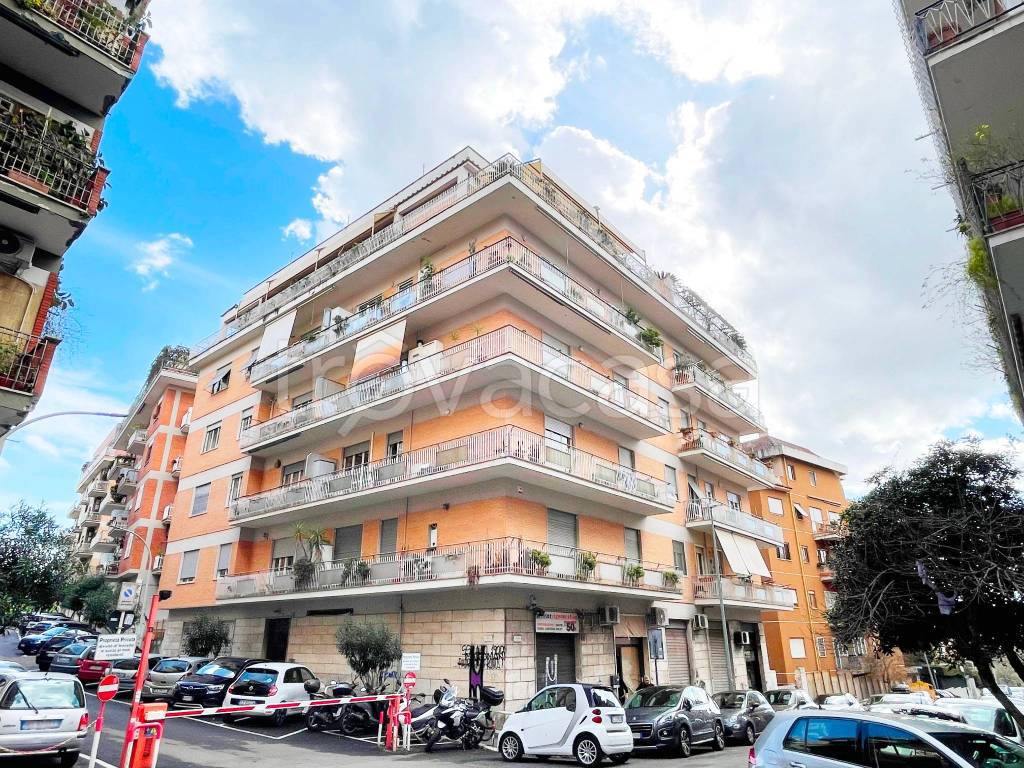 Appartamento in vendita a Roma via Michelangelo Schipa, 4