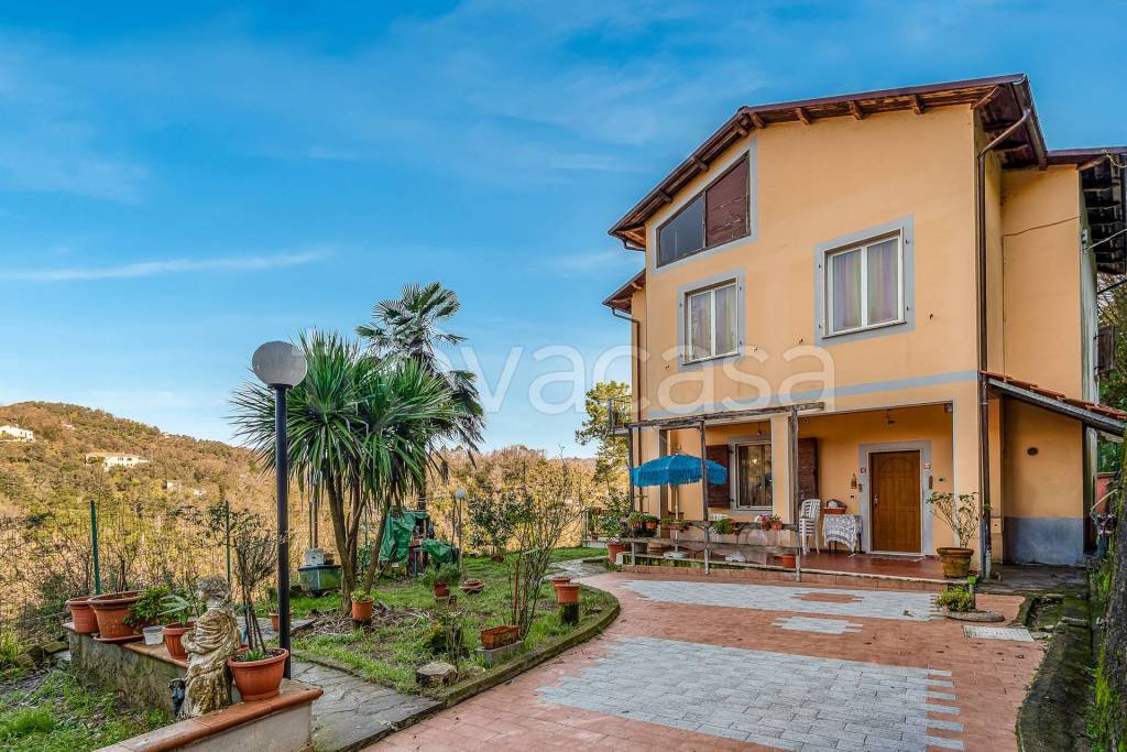 Villa in vendita a Vezzano Ligure via Lozzana, 4