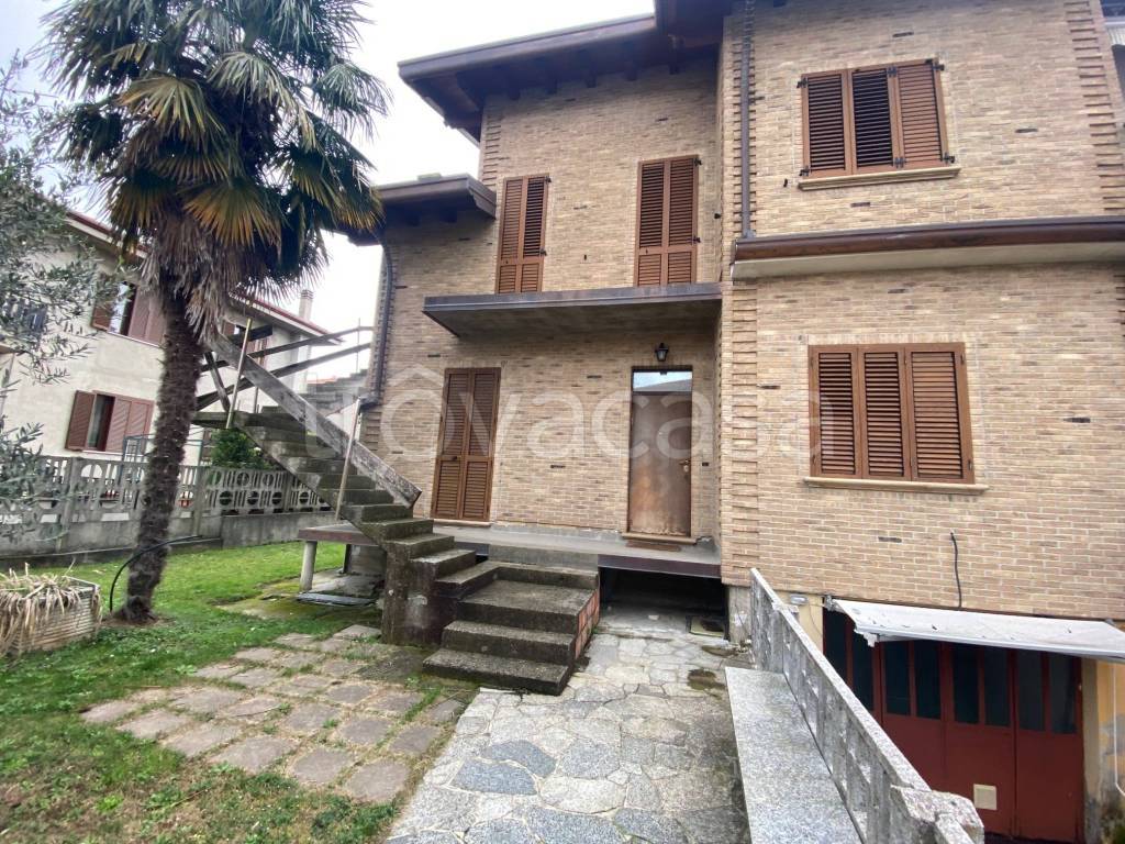 Villa Bifamiliare in vendita a Seveso via Sondrio, 3