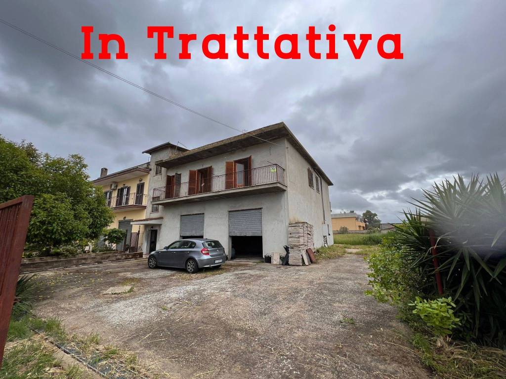 Appartamento in vendita a Roma via Gambasca