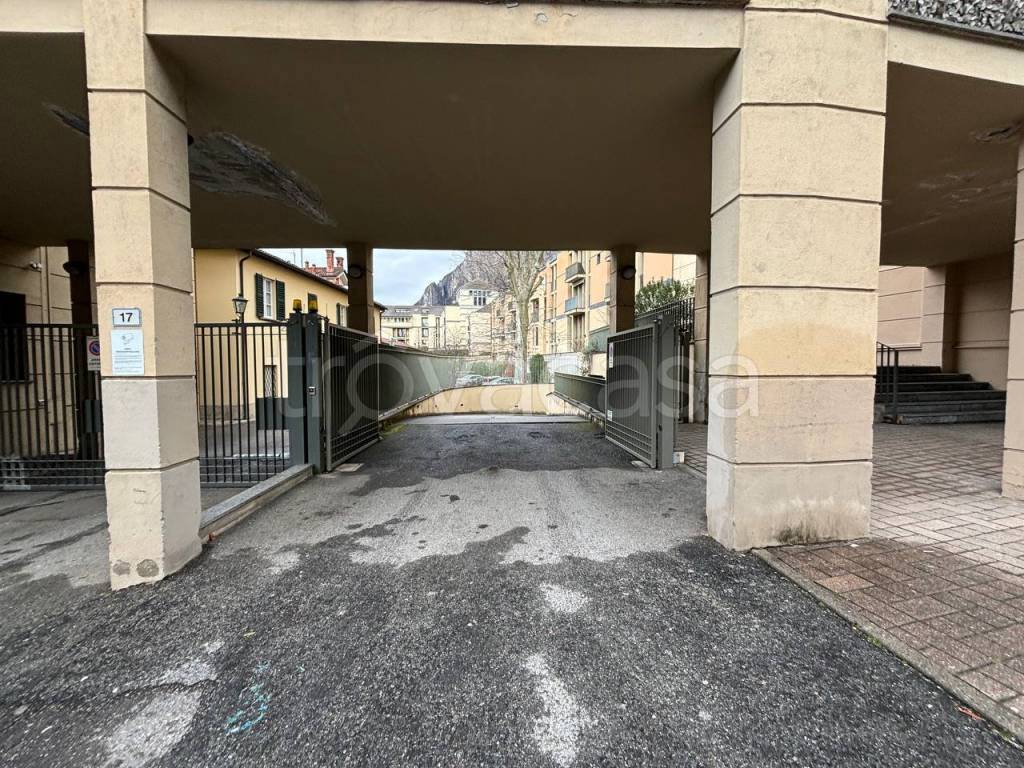 Garage in affitto a Lecco corso Giacomo Matteotti, 17