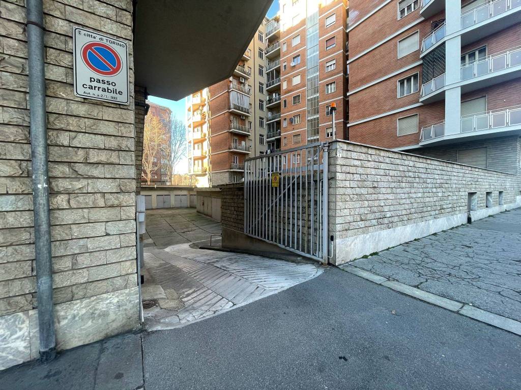 Garage in vendita a Torino corso Re Umberto, 142