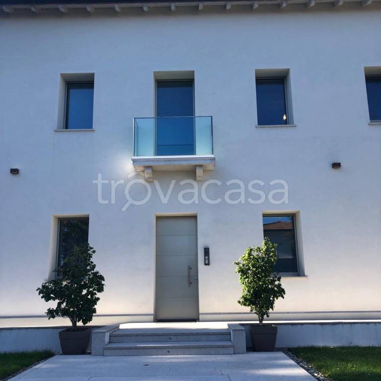 Ufficio in affitto a Castelfranco Veneto viale Brigata Cesare Battisti
