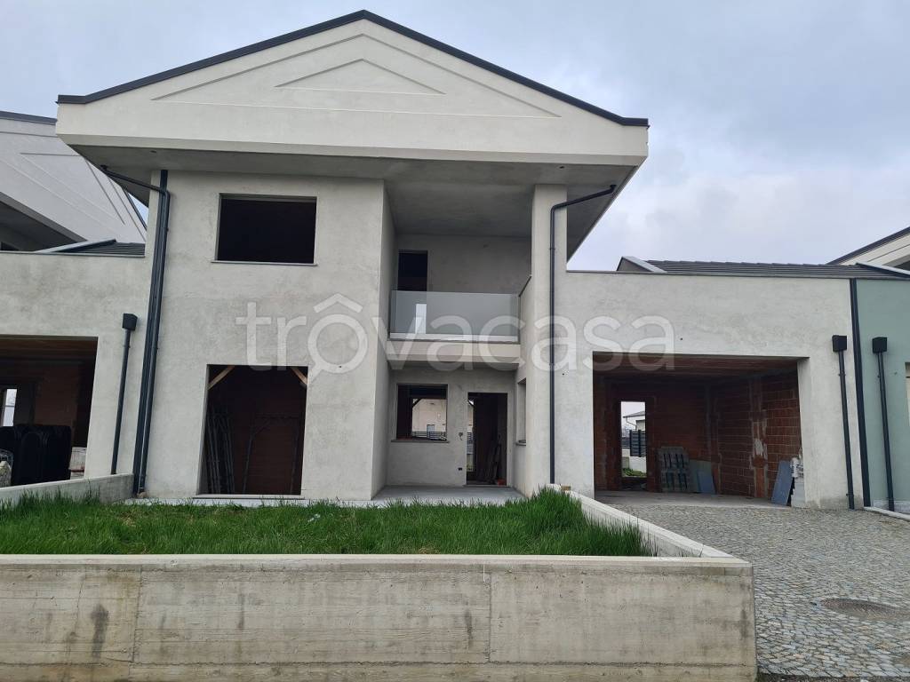 Villa Bifamiliare in vendita a Cuneo via Gauteri