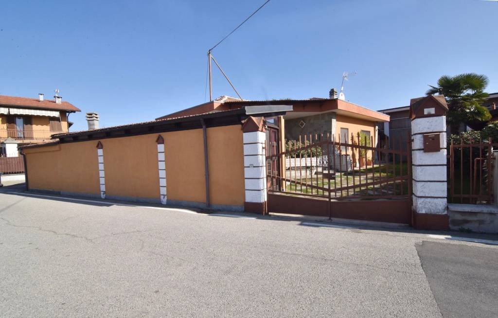 Villa in vendita a Ozegna via San Rocco, 15
