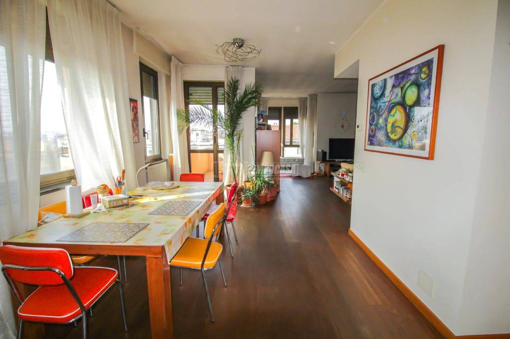 Appartamento in vendita a Milano viale Umbria 44