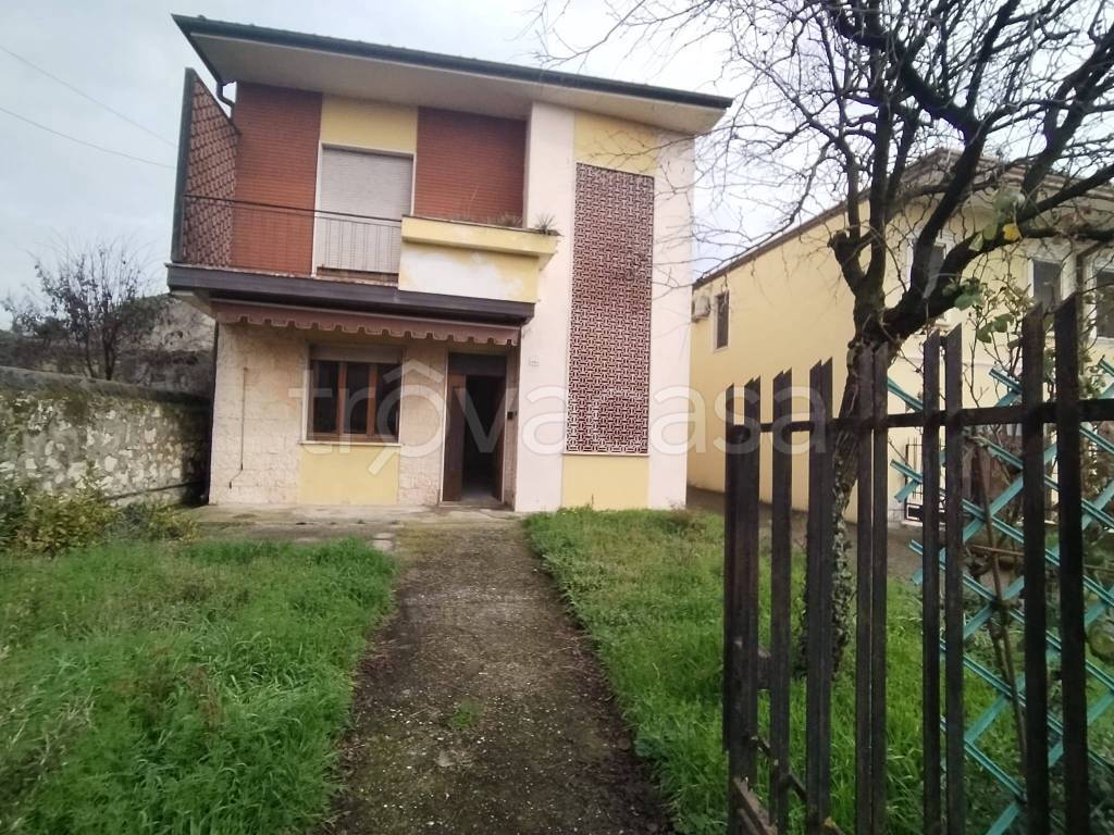 Villa in vendita a Veronella via Borgo, 44